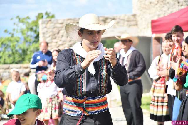 [WIDEO/FOTO] Występy zagranicznych zespołów podczas Śniadania na Trawie w Forcie Gaj. Ruszył 33. Międzynarodowy Festiwal Folkloru