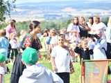 [WIDEO/FOTO] Występy zagranicznych zespołów podczas Śniadania na Trawie w Forcie Gaj. Ruszył 33. Międzynarodowy Festiwal Folkloru