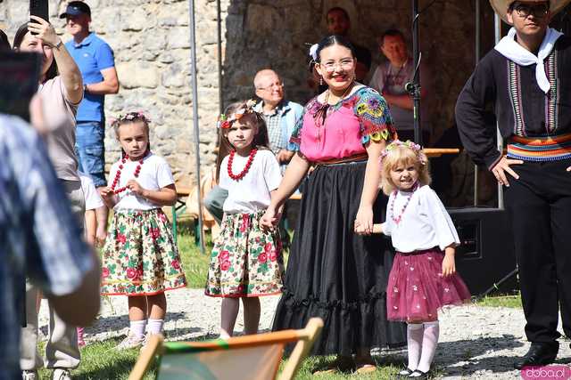 [WIDEO/FOTO] Występy zagranicznych zespołów podczas Śniadania na Trawie w Forcie Gaj. Ruszył 33. Międzynarodowy Festiwal Folkloru