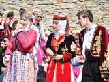 [WIDEO/FOTO] Występy zagranicznych zespołów podczas Śniadania na Trawie w Forcie Gaj. Ruszył 33. Międzynarodowy Festiwal Folkloru