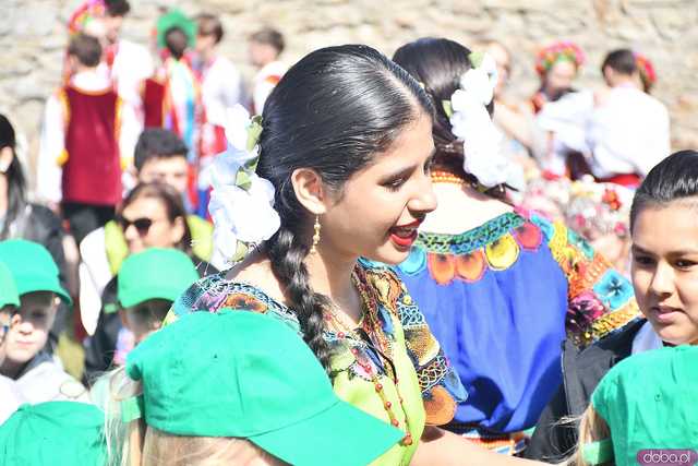 [WIDEO/FOTO] Występy zagranicznych zespołów podczas Śniadania na Trawie w Forcie Gaj. Ruszył 33. Międzynarodowy Festiwal Folkloru