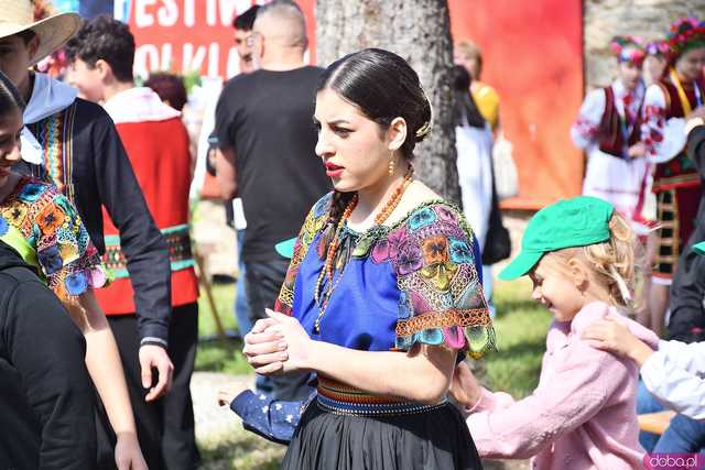 [WIDEO/FOTO] Występy zagranicznych zespołów podczas Śniadania na Trawie w Forcie Gaj. Ruszył 33. Międzynarodowy Festiwal Folkloru