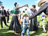 [WIDEO/FOTO] Występy zagranicznych zespołów podczas Śniadania na Trawie w Forcie Gaj. Ruszył 33. Międzynarodowy Festiwal Folkloru