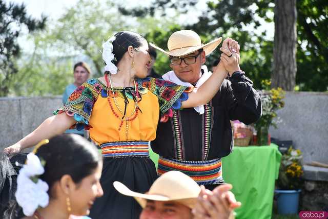 [WIDEO/FOTO] Występy zagranicznych zespołów podczas Śniadania na Trawie w Forcie Gaj. Ruszył 33. Międzynarodowy Festiwal Folkloru