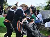 [WIDEO/FOTO] Występy zagranicznych zespołów podczas Śniadania na Trawie w Forcie Gaj. Ruszył 33. Międzynarodowy Festiwal Folkloru