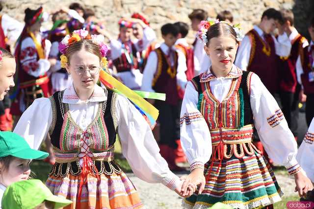 [WIDEO/FOTO] Występy zagranicznych zespołów podczas Śniadania na Trawie w Forcie Gaj. Ruszył 33. Międzynarodowy Festiwal Folkloru