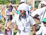[WIDEO/FOTO] Występy zagranicznych zespołów podczas Śniadania na Trawie w Forcie Gaj. Ruszył 33. Międzynarodowy Festiwal Folkloru
