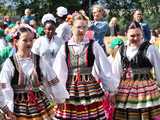 [WIDEO/FOTO] Występy zagranicznych zespołów podczas Śniadania na Trawie w Forcie Gaj. Ruszył 33. Międzynarodowy Festiwal Folkloru