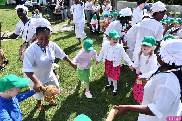 [WIDEO/FOTO] Występy zagranicznych zespołów podczas Śniadania na Trawie w Forcie Gaj. Ruszył 33. Międzynarodowy Festiwal Folkloru
