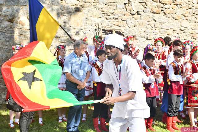 [WIDEO/FOTO] Występy zagranicznych zespołów podczas Śniadania na Trawie w Forcie Gaj. Ruszył 33. Międzynarodowy Festiwal Folkloru