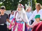 [WIDEO/FOTO] Występy zagranicznych zespołów podczas Śniadania na Trawie w Forcie Gaj. Ruszył 33. Międzynarodowy Festiwal Folkloru