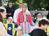 [WIDEO/FOTO] Występy zagranicznych zespołów podczas Śniadania na Trawie w Forcie Gaj. Ruszył 33. Międzynarodowy Festiwal Folkloru