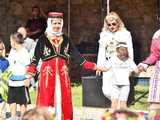 [WIDEO/FOTO] Występy zagranicznych zespołów podczas Śniadania na Trawie w Forcie Gaj. Ruszył 33. Międzynarodowy Festiwal Folkloru