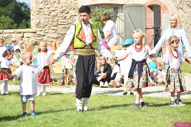 [WIDEO/FOTO] Występy zagranicznych zespołów podczas Śniadania na Trawie w Forcie Gaj. Ruszył 33. Międzynarodowy Festiwal Folkloru