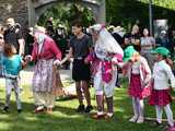 [WIDEO/FOTO] Występy zagranicznych zespołów podczas Śniadania na Trawie w Forcie Gaj. Ruszył 33. Międzynarodowy Festiwal Folkloru
