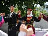 [WIDEO/FOTO] Występy zagranicznych zespołów podczas Śniadania na Trawie w Forcie Gaj. Ruszył 33. Międzynarodowy Festiwal Folkloru