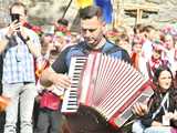[WIDEO/FOTO] Występy zagranicznych zespołów podczas Śniadania na Trawie w Forcie Gaj. Ruszył 33. Międzynarodowy Festiwal Folkloru