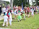[WIDEO/FOTO] Występy zagranicznych zespołów podczas Śniadania na Trawie w Forcie Gaj. Ruszył 33. Międzynarodowy Festiwal Folkloru