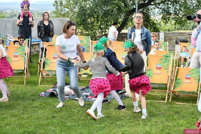 [WIDEO/FOTO] Występy zagranicznych zespołów podczas Śniadania na Trawie w Forcie Gaj. Ruszył 33. Międzynarodowy Festiwal Folkloru