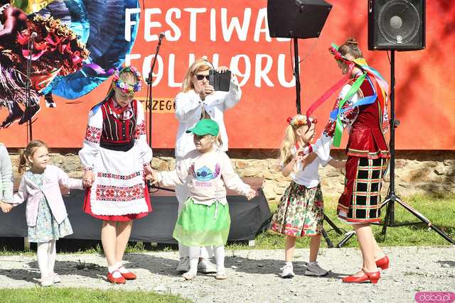 [WIDEO/FOTO] Występy zagranicznych zespołów podczas Śniadania na Trawie w Forcie Gaj. Ruszył 33. Międzynarodowy Festiwal Folkloru
