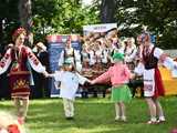 [WIDEO/FOTO] Występy zagranicznych zespołów podczas Śniadania na Trawie w Forcie Gaj. Ruszył 33. Międzynarodowy Festiwal Folkloru
