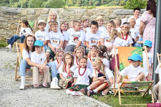 [WIDEO/FOTO] Występy zagranicznych zespołów podczas Śniadania na Trawie w Forcie Gaj. Ruszył 33. Międzynarodowy Festiwal Folkloru