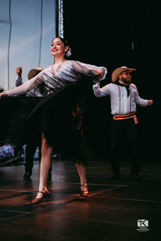 [FOTO] Wielokulturowa uczta podczas Koncertu Inauguracyjnego. Trwa 33. Międzynarodowy Festiwal Folkloru w Strzegomiu