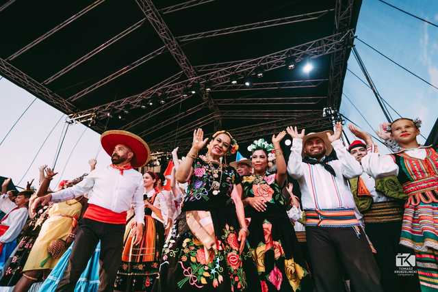 [FOTO] Wielokulturowa uczta podczas Koncertu Inauguracyjnego. Trwa 33. Międzynarodowy Festiwal Folkloru w Strzegomiu