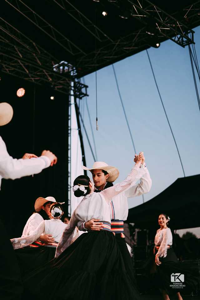 [FOTO] Wielokulturowa uczta podczas Koncertu Inauguracyjnego. Trwa 33. Międzynarodowy Festiwal Folkloru w Strzegomiu