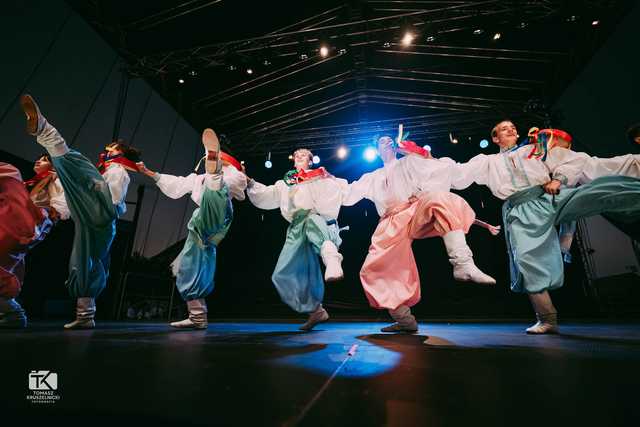 [FOTO] Wielokulturowa uczta podczas Koncertu Inauguracyjnego. Trwa 33. Międzynarodowy Festiwal Folkloru w Strzegomiu