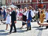 [WIDEO/DUŻO ZDJĘĆ] Wspólny polonez i degustacja światowych kuchni podczas Rynku Świata w Strzegomiu
