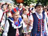 [WIDEO/DUŻO ZDJĘĆ] Wspólny polonez i degustacja światowych kuchni podczas Rynku Świata w Strzegomiu