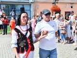 [WIDEO/DUŻO ZDJĘĆ] Wspólny polonez i degustacja światowych kuchni podczas Rynku Świata w Strzegomiu
