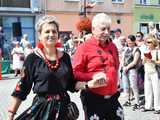[WIDEO/DUŻO ZDJĘĆ] Wspólny polonez i degustacja światowych kuchni podczas Rynku Świata w Strzegomiu