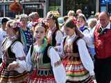 [WIDEO/DUŻO ZDJĘĆ] Wspólny polonez i degustacja światowych kuchni podczas Rynku Świata w Strzegomiu