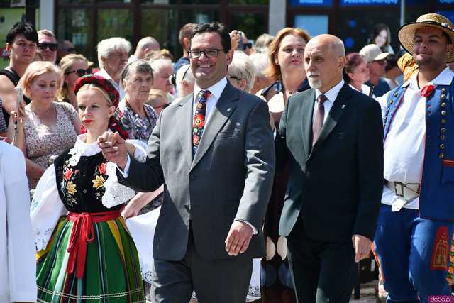 [WIDEO/DUŻO ZDJĘĆ] Wspólny polonez i degustacja światowych kuchni podczas Rynku Świata w Strzegomiu