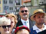 [WIDEO/DUŻO ZDJĘĆ] Wspólny polonez i degustacja światowych kuchni podczas Rynku Świata w Strzegomiu