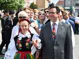 [WIDEO/DUŻO ZDJĘĆ] Wspólny polonez i degustacja światowych kuchni podczas Rynku Świata w Strzegomiu