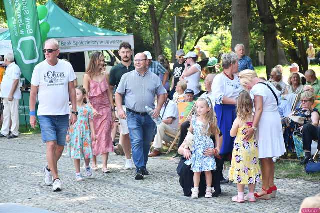 [WIDEO/FOTO] W rytmie ludowych przyśpiewek. Przegląd Zespołów Folklorystycznych na strzegomskich plantach