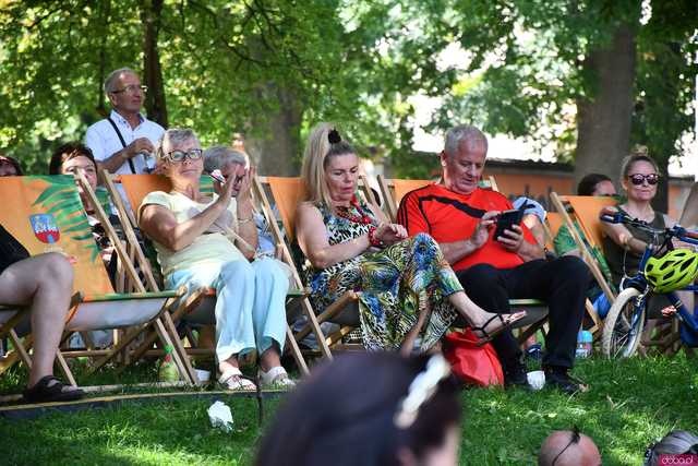 [WIDEO/FOTO] W rytmie ludowych przyśpiewek. Przegląd Zespołów Folklorystycznych na strzegomskich plantach
