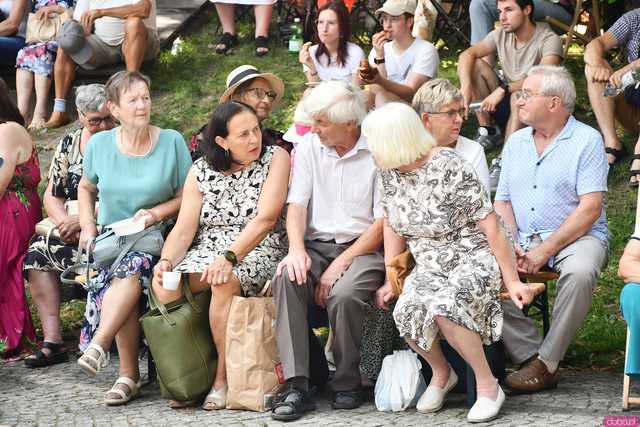 [WIDEO/FOTO] W rytmie ludowych przyśpiewek. Przegląd Zespołów Folklorystycznych na strzegomskich plantach