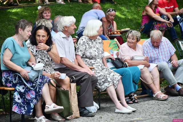 [WIDEO/FOTO] W rytmie ludowych przyśpiewek. Przegląd Zespołów Folklorystycznych na strzegomskich plantach