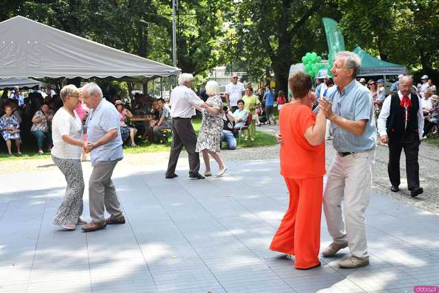 [WIDEO/FOTO] W rytmie ludowych przyśpiewek. Przegląd Zespołów Folklorystycznych na strzegomskich plantach