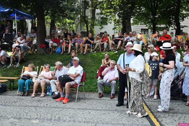 [WIDEO/FOTO] W rytmie ludowych przyśpiewek. Przegląd Zespołów Folklorystycznych na strzegomskich plantach
