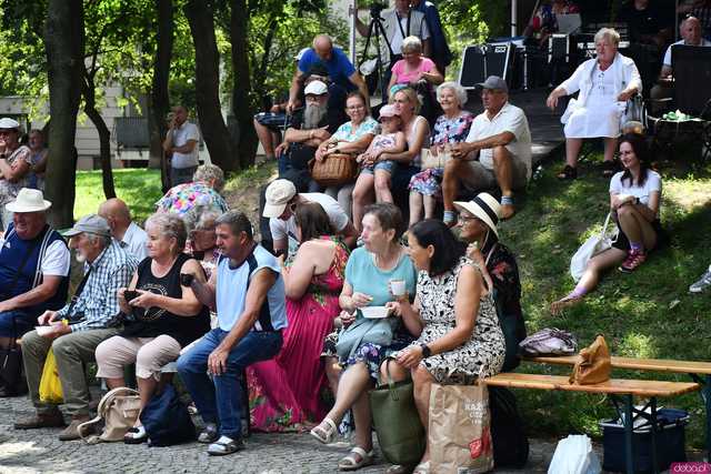 [WIDEO/FOTO] W rytmie ludowych przyśpiewek. Przegląd Zespołów Folklorystycznych na strzegomskich plantach