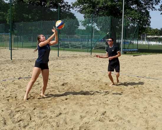 [FOTO] Siatkarskie miksty rywalizowały w turnieju plażówki