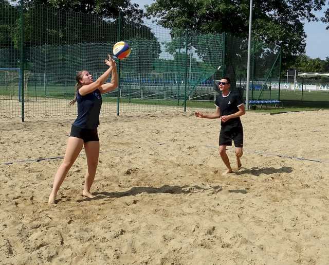 [FOTO] Siatkarskie miksty rywalizowały w turnieju plażówki