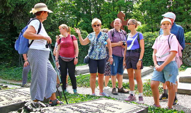 [FOTO] Przeszli Granitowym Szlakiem, aby zwiedzić lokalne atrakcje