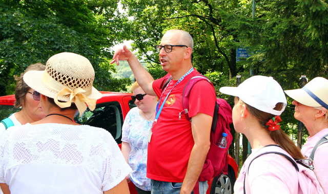 [FOTO] Przeszli Granitowym Szlakiem, aby zwiedzić lokalne atrakcje