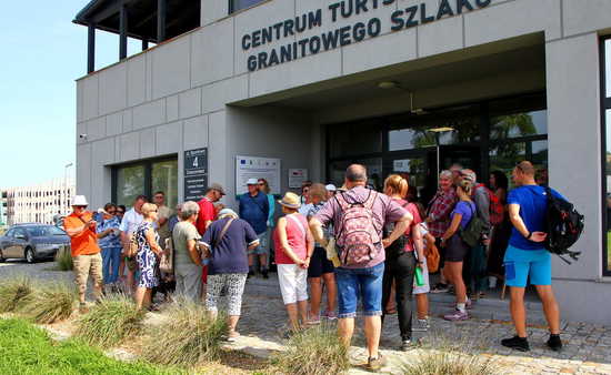 [FOTO] Przeszli Granitowym Szlakiem, aby zwiedzić lokalne atrakcje